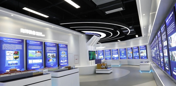 一眼未來感解鎖科技展廳的空間語言