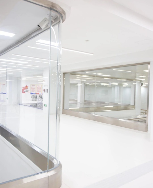 從 “參觀通道” 到 “品牌展廳”：如何打造會(huì) “說話” 的潔凈走廊